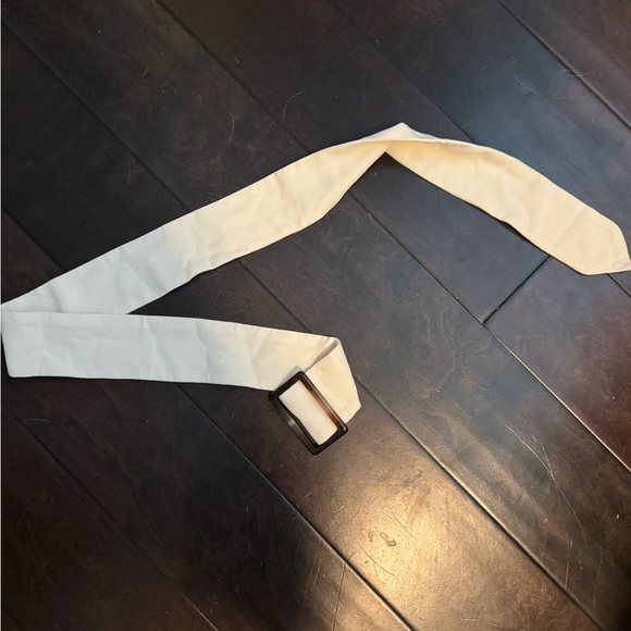 Fame and Partners Pleated V Neck dress - Picture 7 of 7